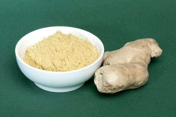 5 Healthy Kabocha Squash Recipes 12 28617380 powdered ginger in a bowl and whole ginger