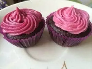 cupcakes with beetroot powder