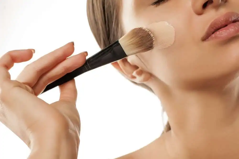 6 Best Steps On How To Apply Foundation Immaculately 4 shutterstock 567328879